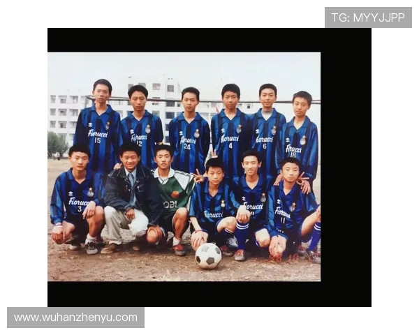 出道即巅峰的足球明星背后那些不为人知的奋斗故事与荣耀时刻